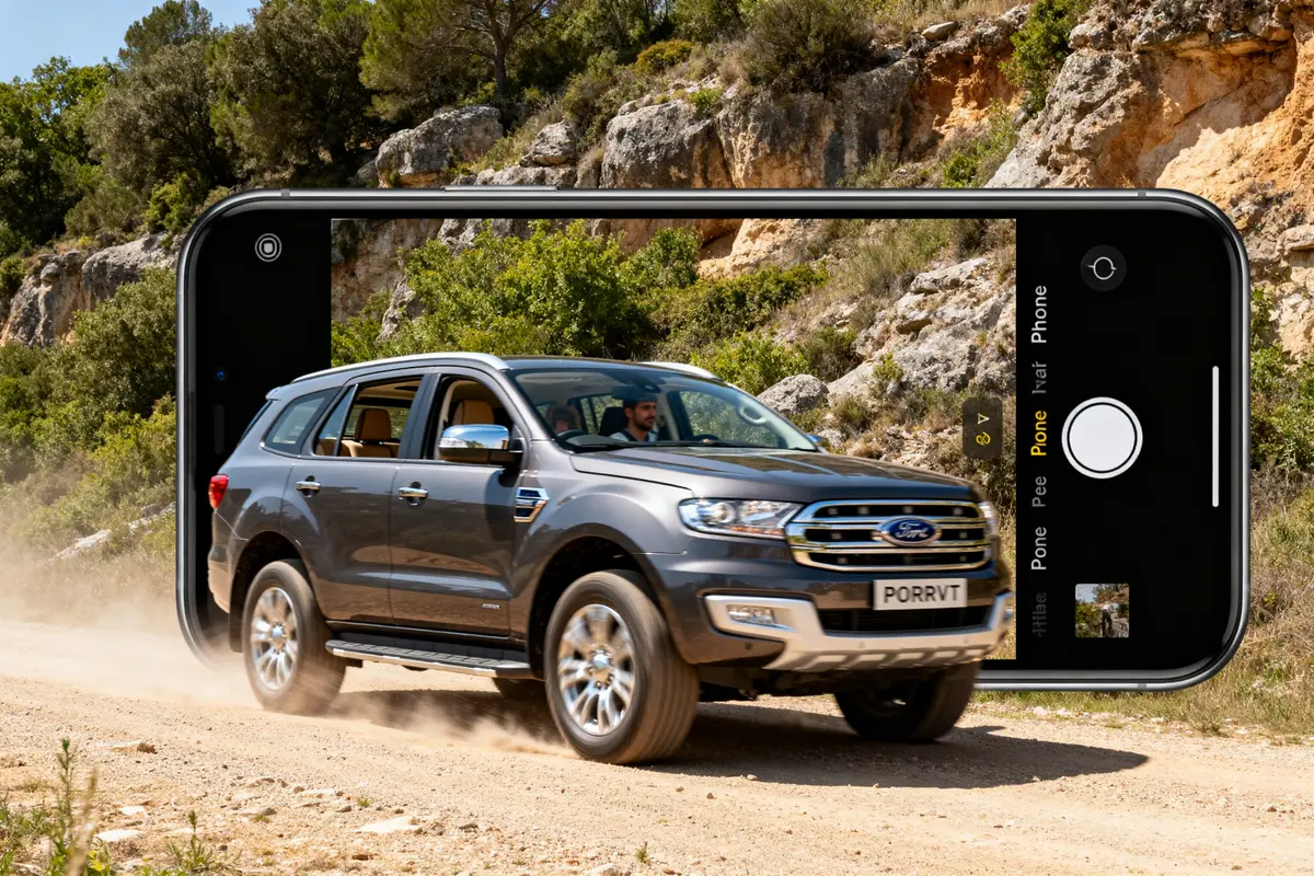 Ford Everest roulant sur chemin poussiéreux avec iPhone montrant la scène
